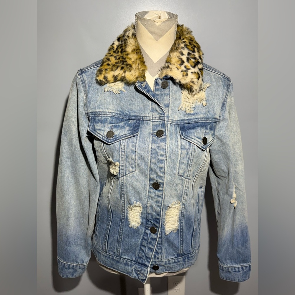 Trendy Guns N’ Roses Blue Denim Jacket with Leopard Print Collar